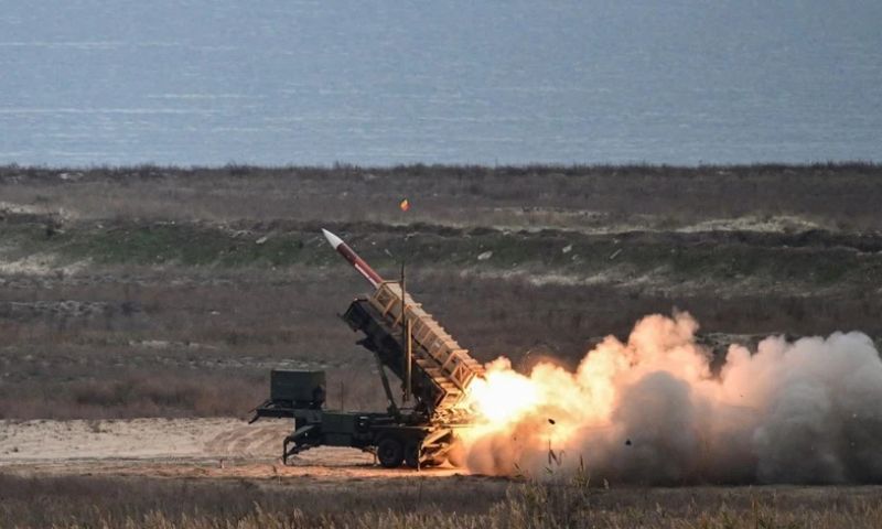 NATO kêu gọi tăng mạnh chi tiêu quốc phòng 