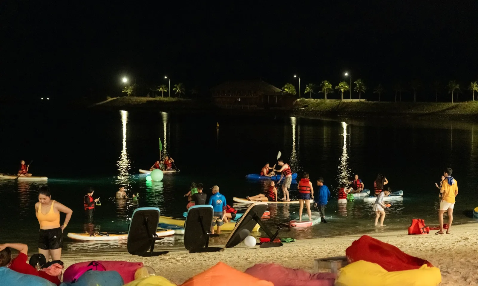 Nha Trang ra mắt bãi tắm đêm đầu tiên