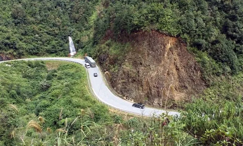 Những lưu ý quan trọng để đảm bảo an toàn khi lái ô tô điện đường đèo