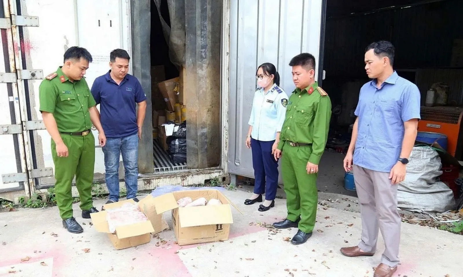 Phát hiện hơn 11 tấn thực phẩm bẩn ở Bình Dương 