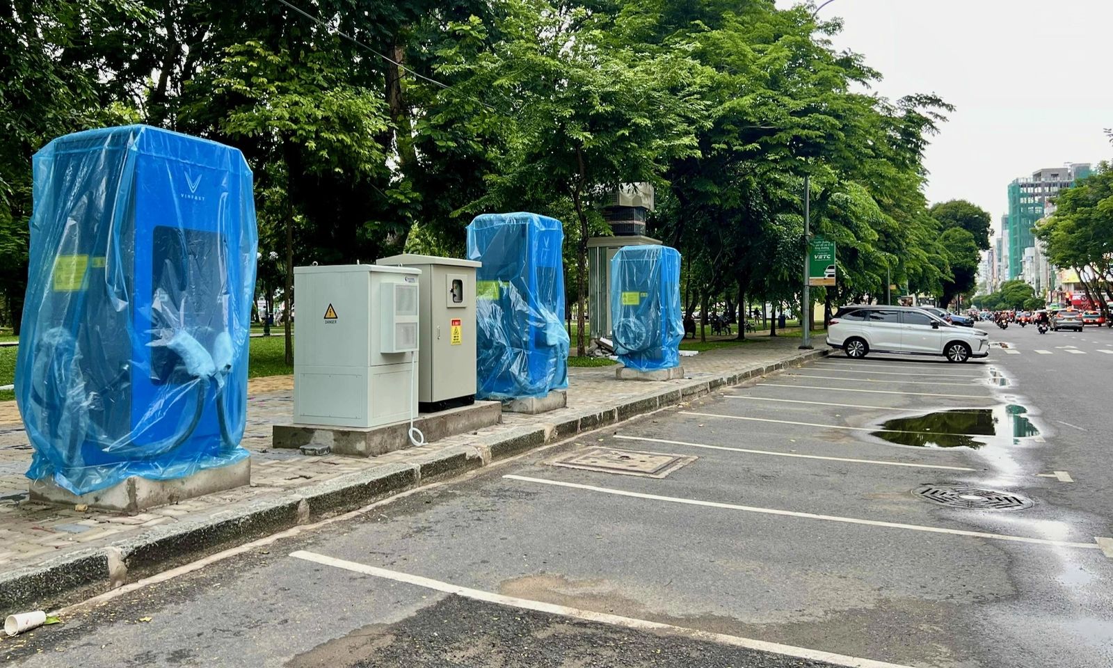 Trụ sạc siêu nhanh của V‑Green chính thức xuất hiện tại TPHCM