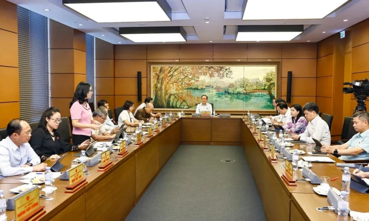 vna-potal-quoc-hoi-thao-luan-o-to-ve-viec-sap-xep-don-vi-hanh-chinh-cap-tinh-nam-2025-va-cac-luat-quan-trong-8085201
