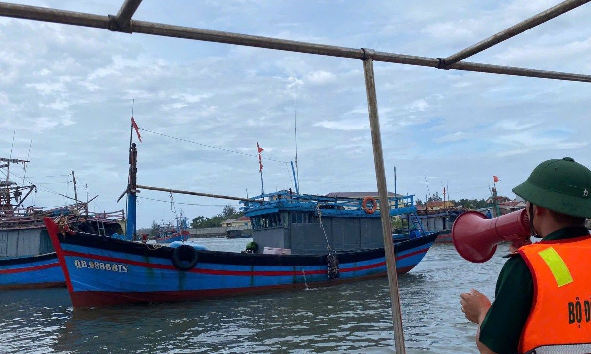 Quảng Nam, Quảng Ngãi kêu gọi tàu thuyền khẩn trương tránh bão số 1