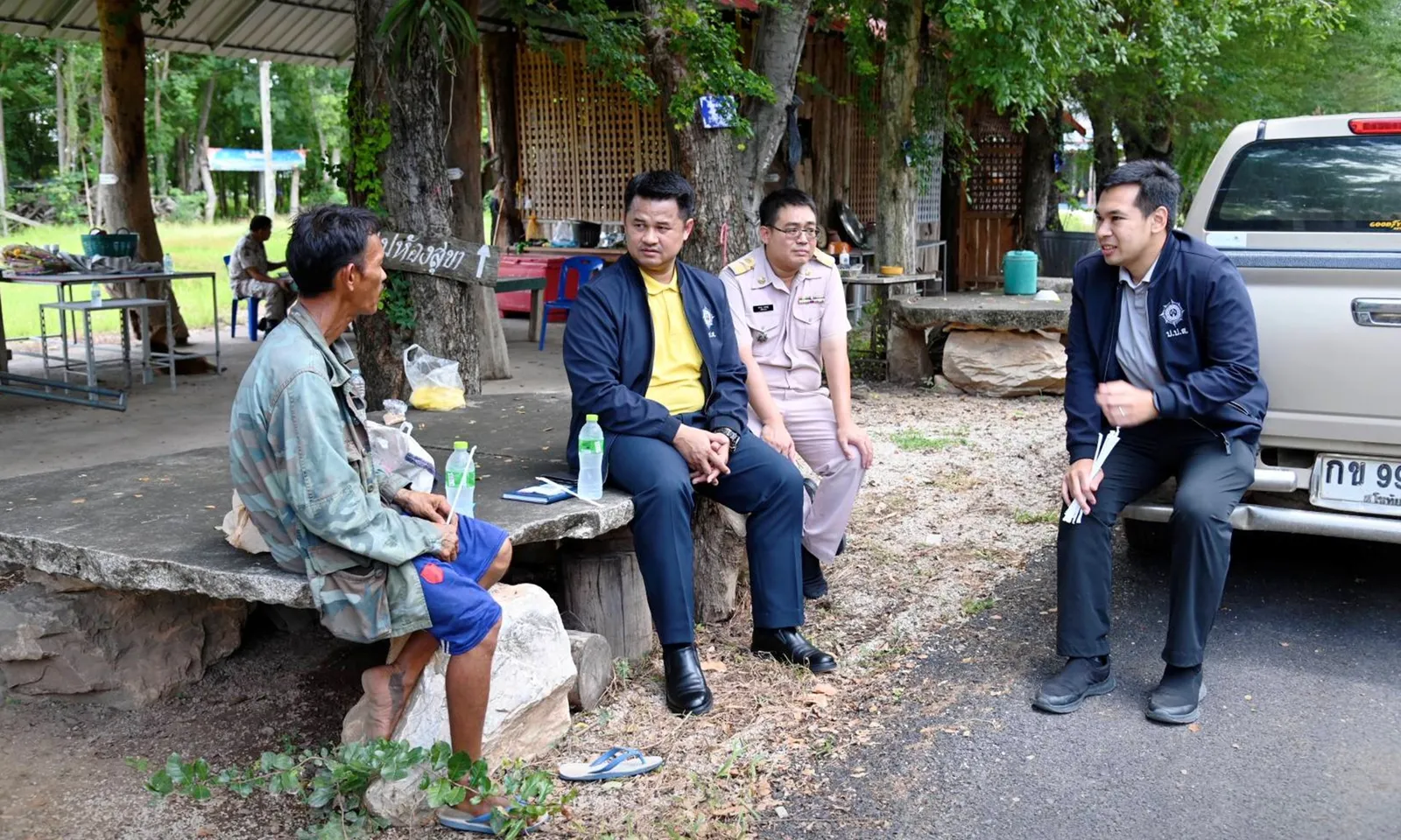 Người đàn ông đi bộ 700km để cai nghiện cần sa
