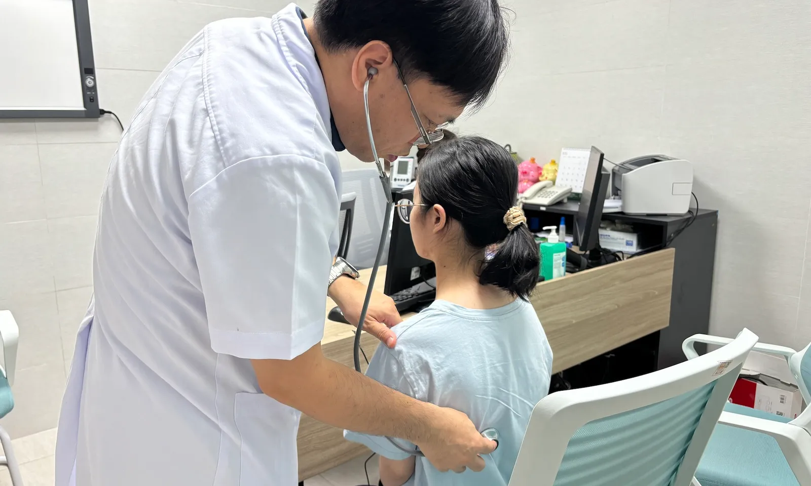 Nữ sinh Hưng Yên phục hồi kỳ diệu sau tai nạn vỡ phế quản gốc