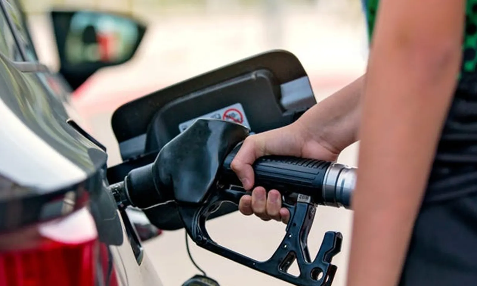 Giá xăng dầu tăng lần thứ 3 liên tiếp