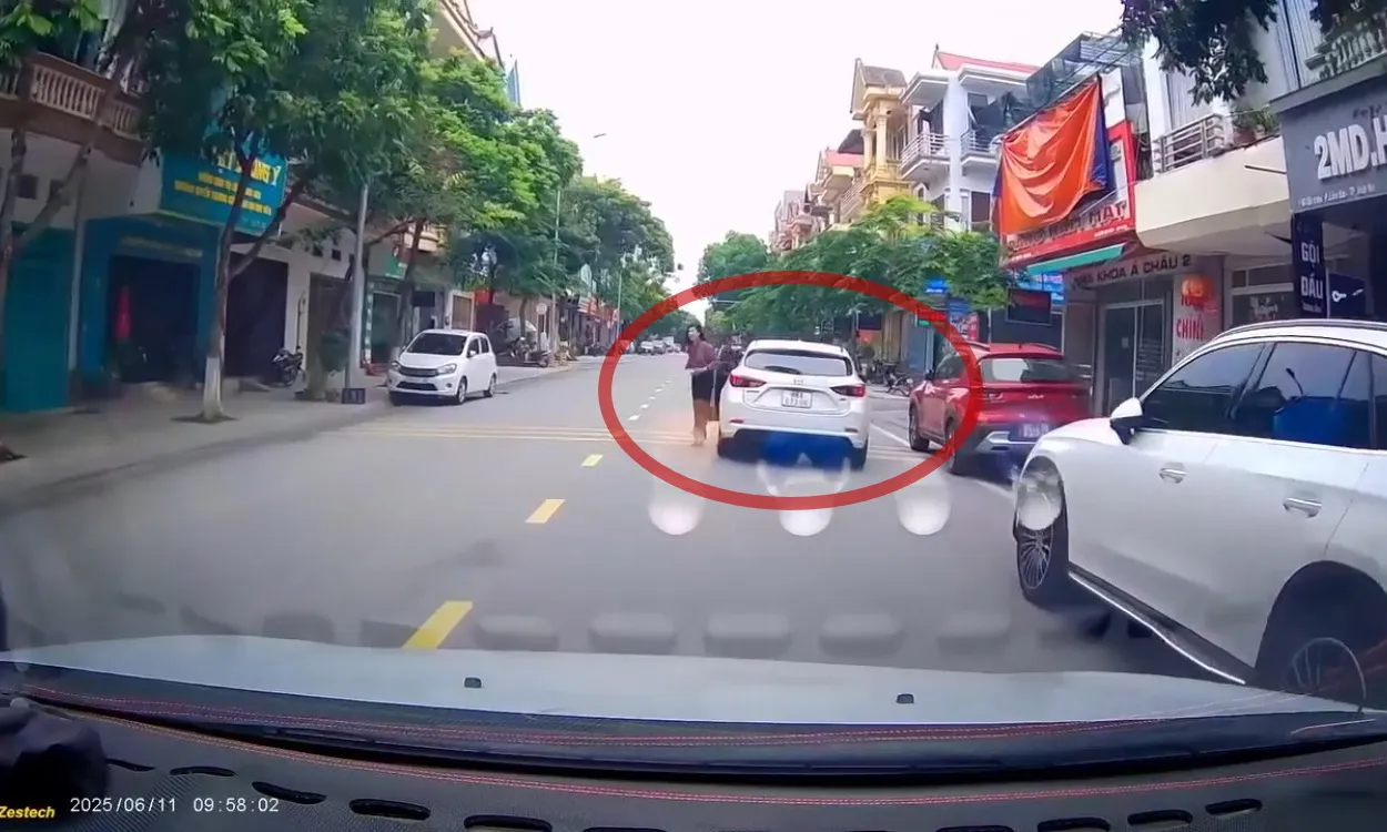 Video clip: Nữ tài xế đỗ xe sai quy định gây cản trở giao thông