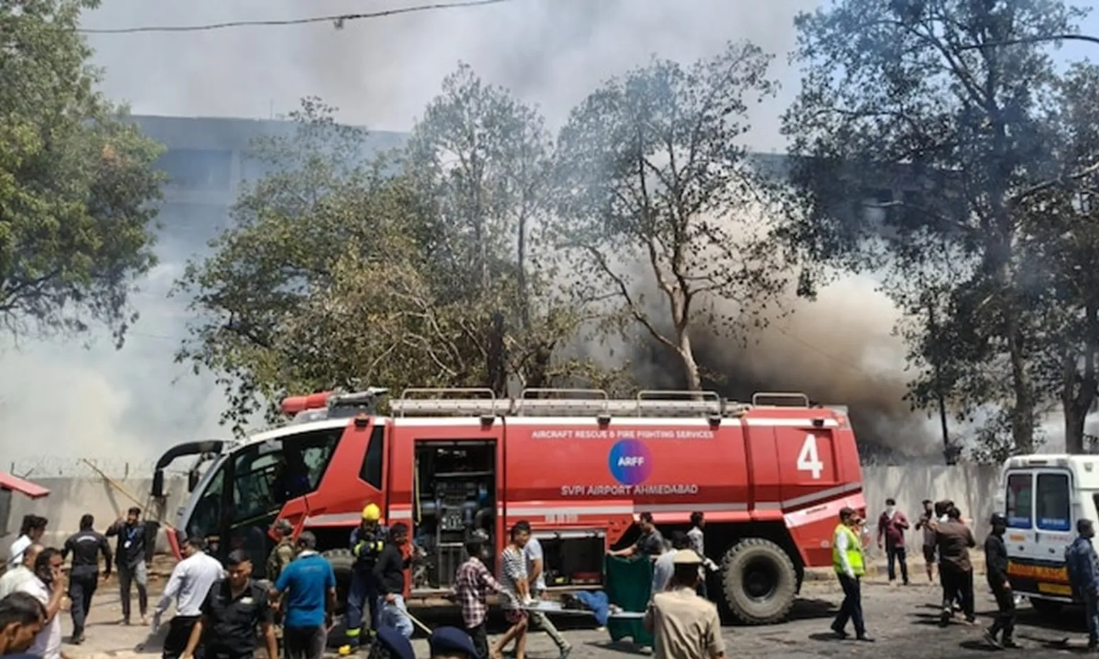 Máy bay Air India chở 242 người rơi sau khi cất cánh