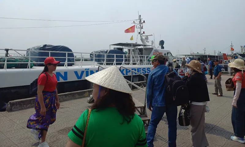 Tạm ngừng tàu khách chạy tuyến Sa Kỳ - Lý Sơn do ảnh hưởng bão số 1