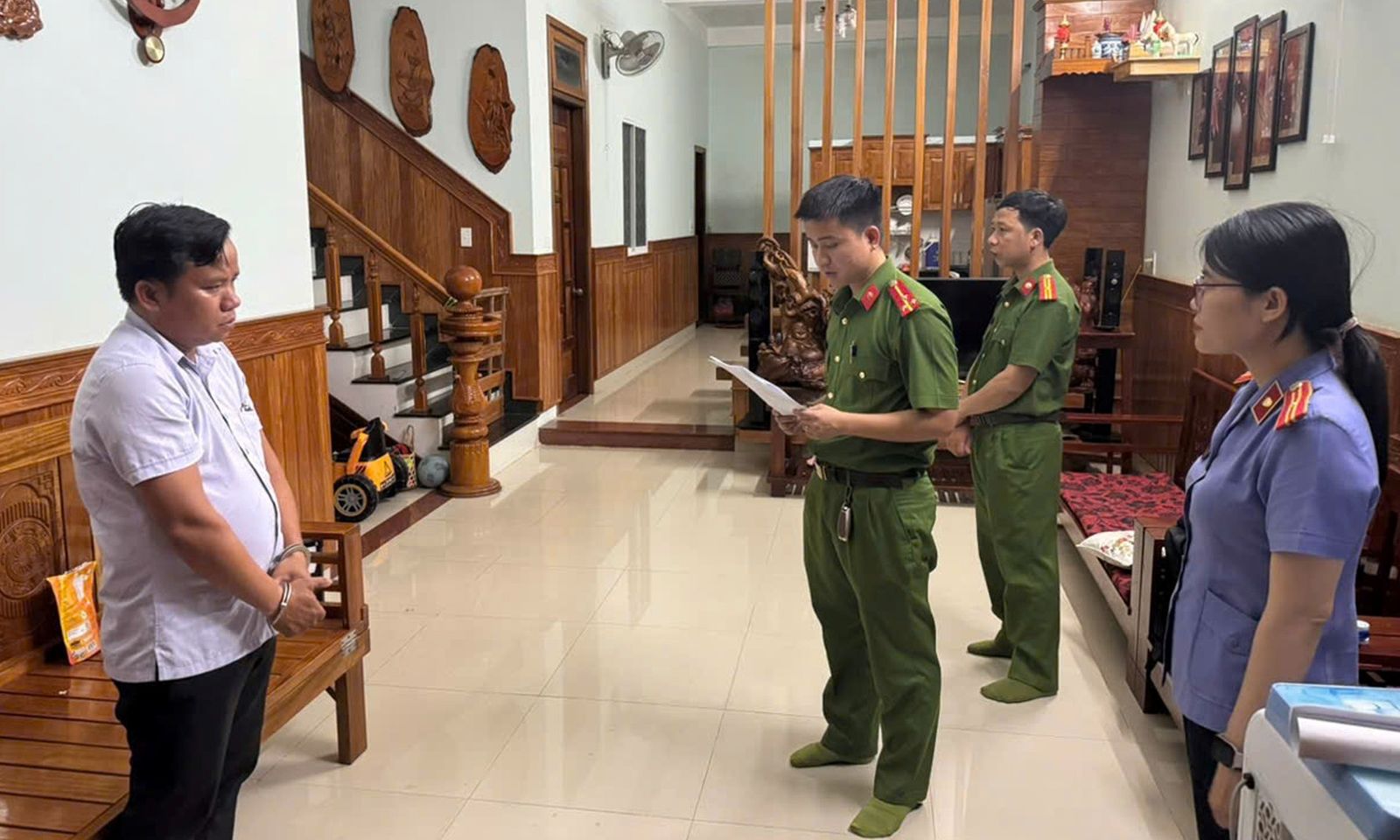 Bắt tạm giam 2 cán bộ lập khống hồ sơ bồi thường giải phóng mặt bằng