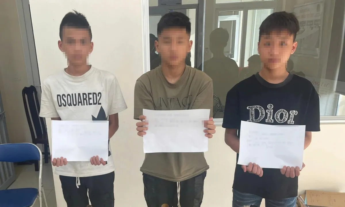 Băng cướp tuổi teen mang kiếm cướp tài sản giữa phố Hà Nội