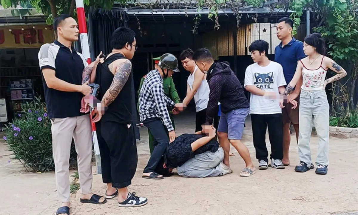 Bắt nhóm nghi phạm ngoại quốc dùng hơi cay cướp ô tô lúc rạng sáng