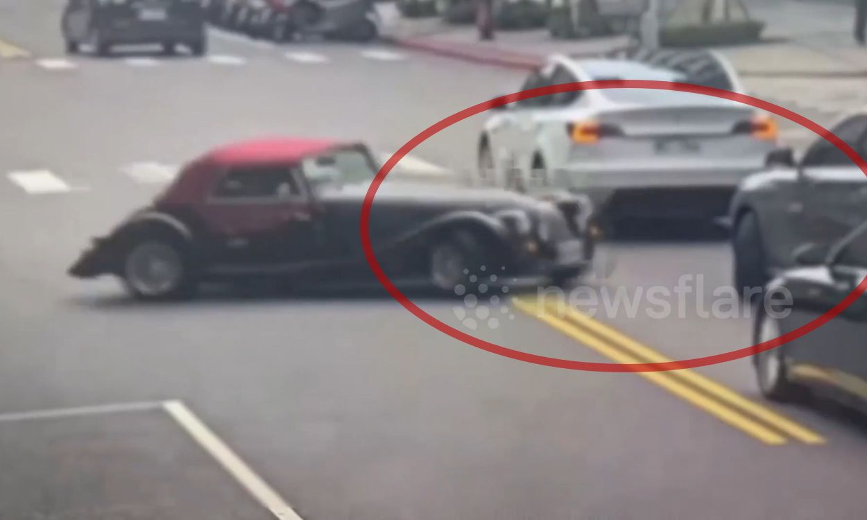 Video clip: Xe cổ Morgan Plus Four gây tai nạn tại Đài Bắc