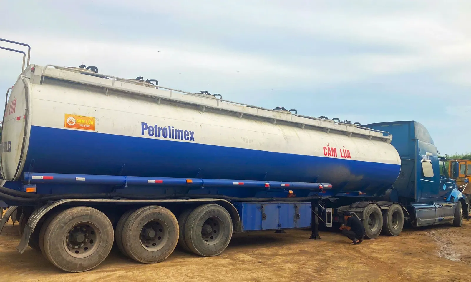 Phát hiện gần 80 tấn chất lỏng màu đen, nghi là dầu FO không có hóa đơn, chứng từ