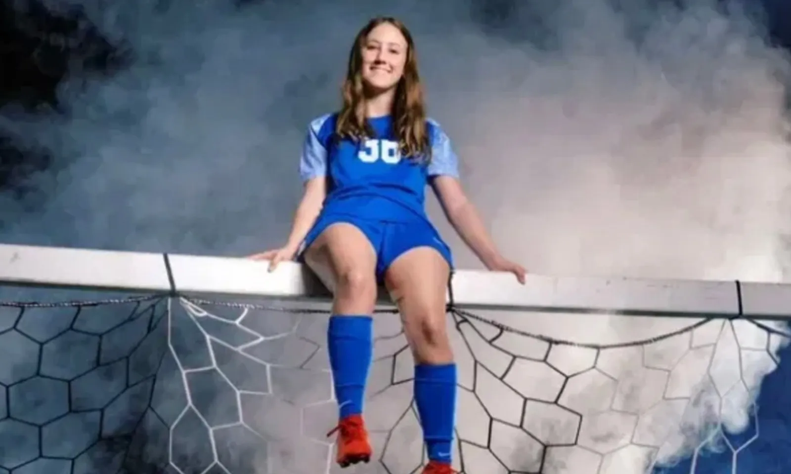 Cho những chú chó bị bỏ rơi ăn, cô gái tốt bụng bị đàn chó cắn chết