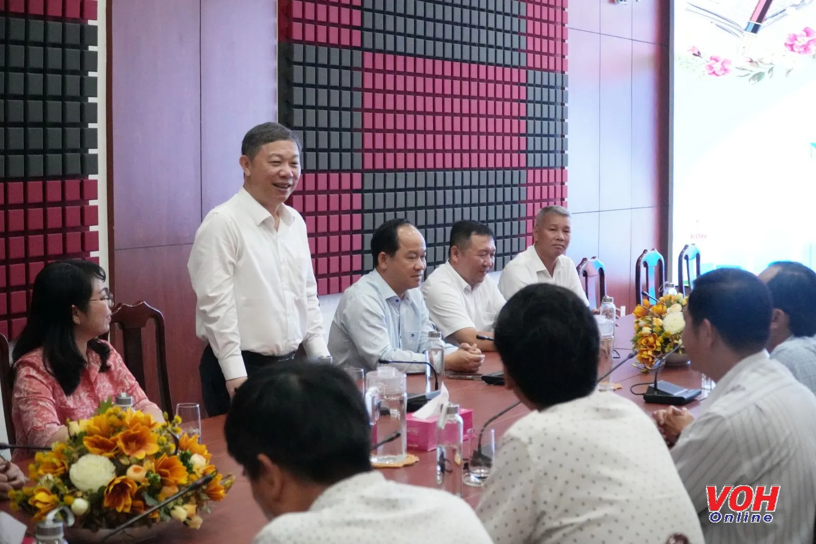 doan-lanh-dao-quan-1-den-tham-voh-1