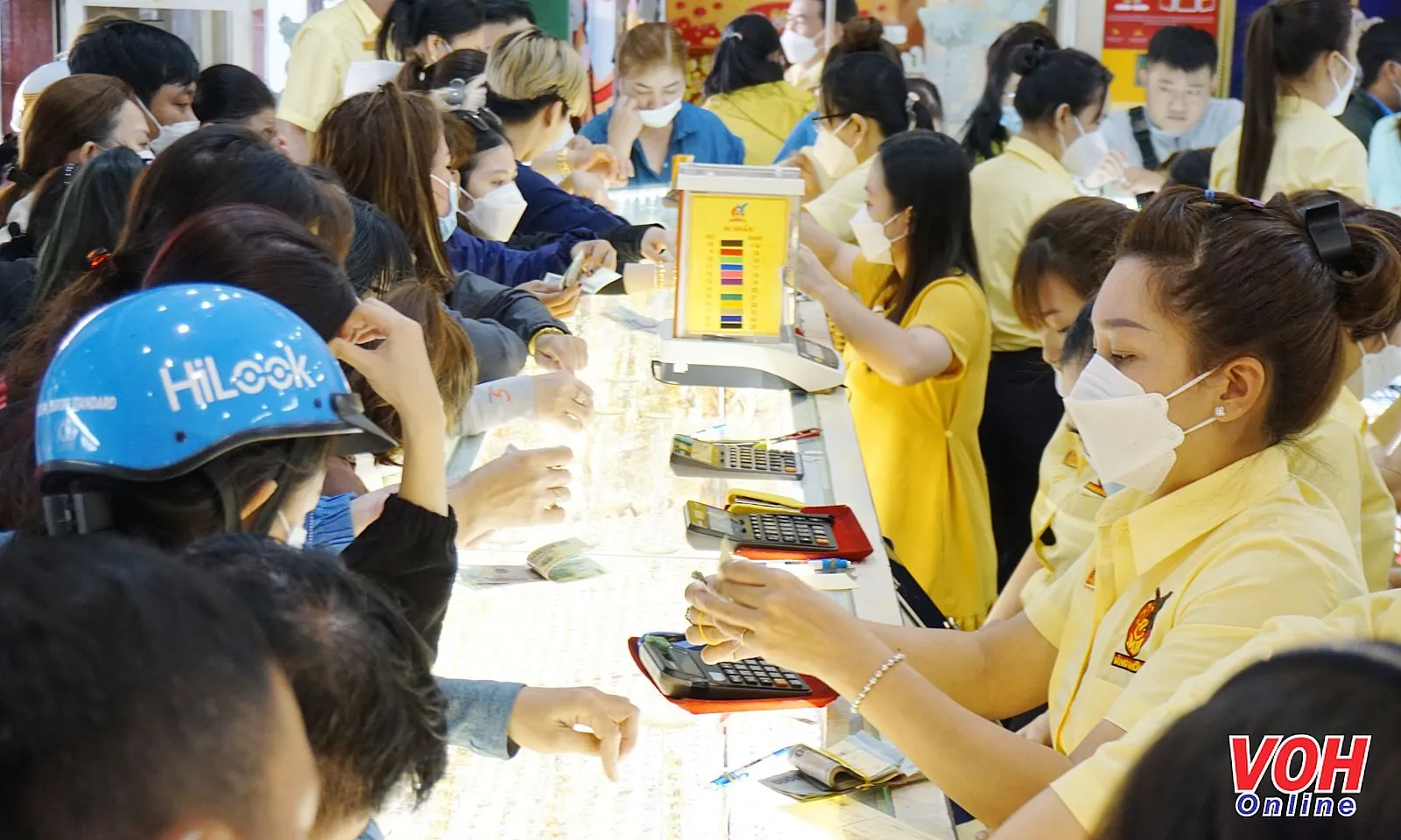 Mua bán vàng từ 20 triệu đồng bắt buộc thanh toán qua tài khoản