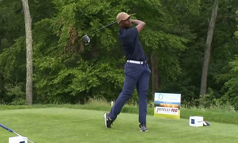 Chơi golf liên tục trong 36 giờ để giành kỷ lục Guinness