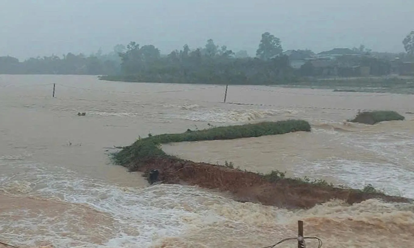 Không có việc vỡ đập, đê quai hồ Dạ Lam được chủ động phá để xả lũ bảo vệ công trình