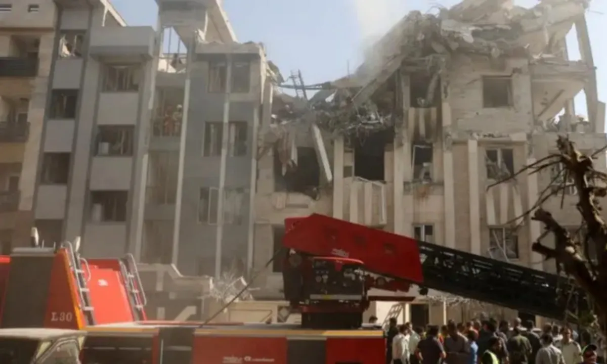 Iran tấn công trả đũa Israel | Rút khỏi đàm phán hạt nhân Mỹ