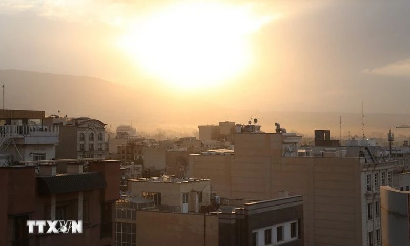 Iran, Iraq đóng cửa không phận, hàng loạt hãng bay chuyển hướng sau đợt không kích của Israel