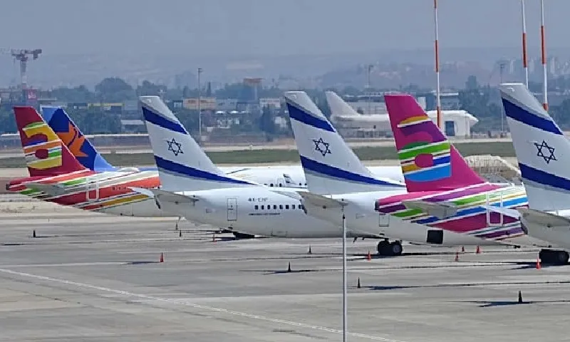 Israel sơ tán máy bay thương mại khỏi lãnh thổ sau loạt không kích nhằm vào Iran