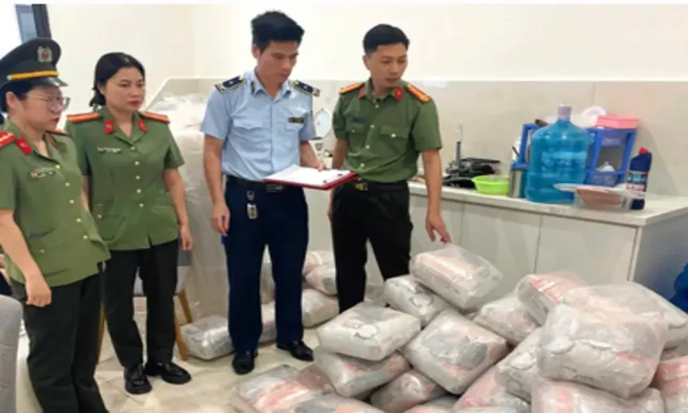 Hàng trăm bao thức ăn mèo giả mạo thương hiệu Hàn Quốc bị phát hiện