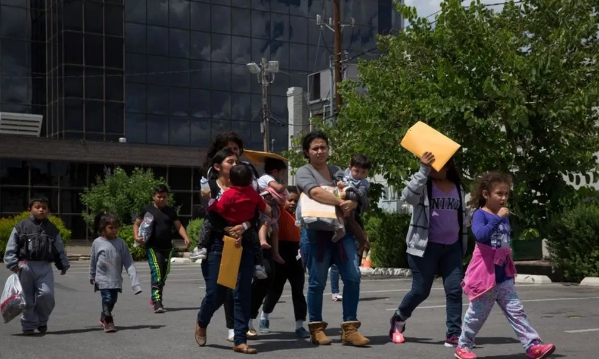 Ông Trump xoay trục chính sách nhập cư, bảo vệ lực lượng lao động lâu năm