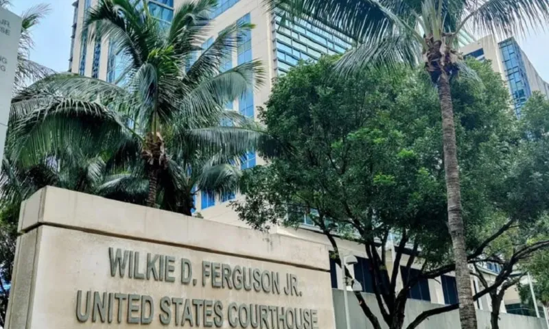 Giả mạo tiếp viên hàng không, người đàn ông bay chui hơn 30 chuyến bay