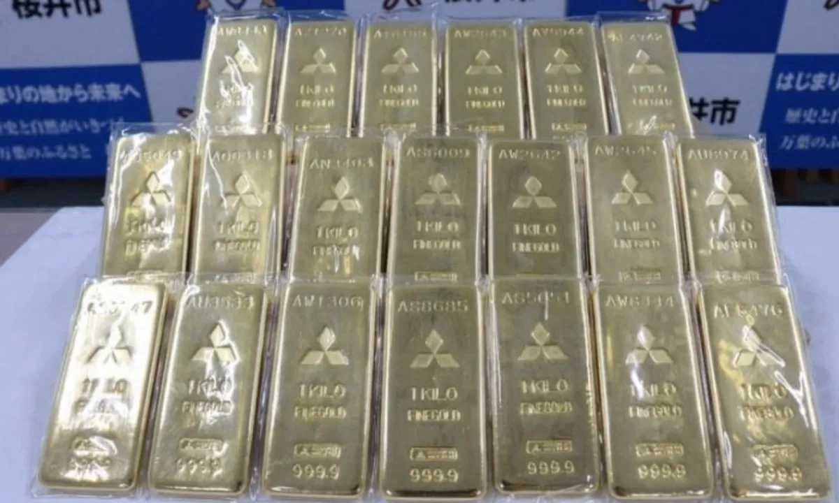 Người đàn ông 70 tuổi hiến 20 thỏi vàng sau thảm họa ở Nhật