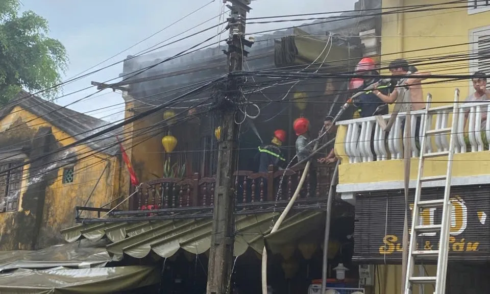 Cửa hàng ở phố cổ Hội An bị cháy