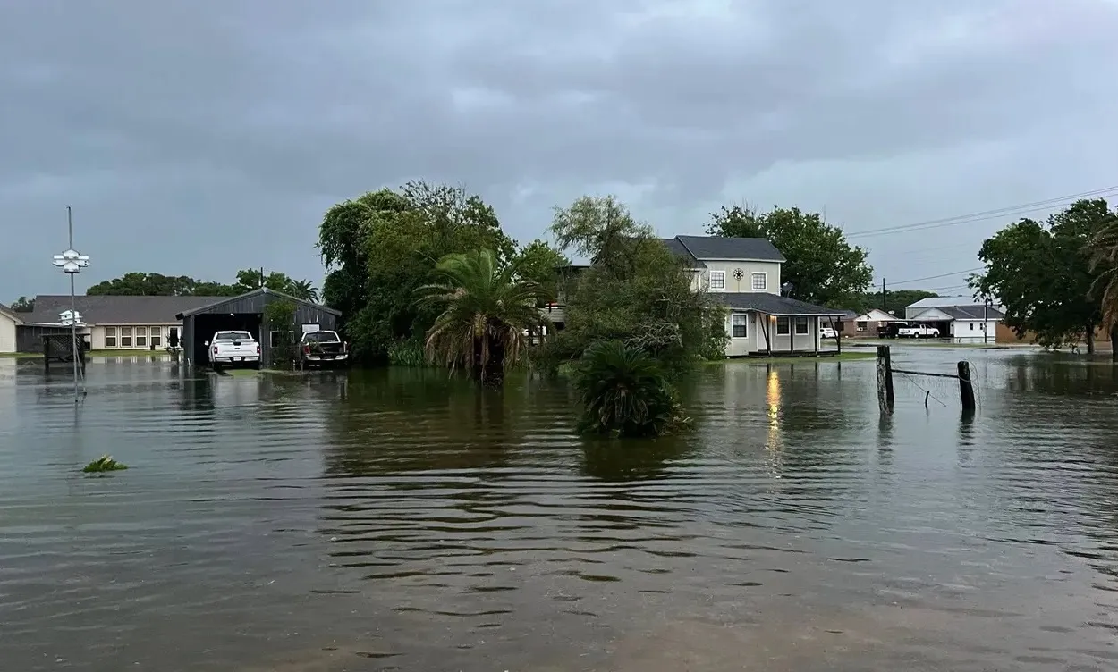 Lũ lụt nghiêm trọng tại Texas khiến ít nhất 10 người thiệt mạng