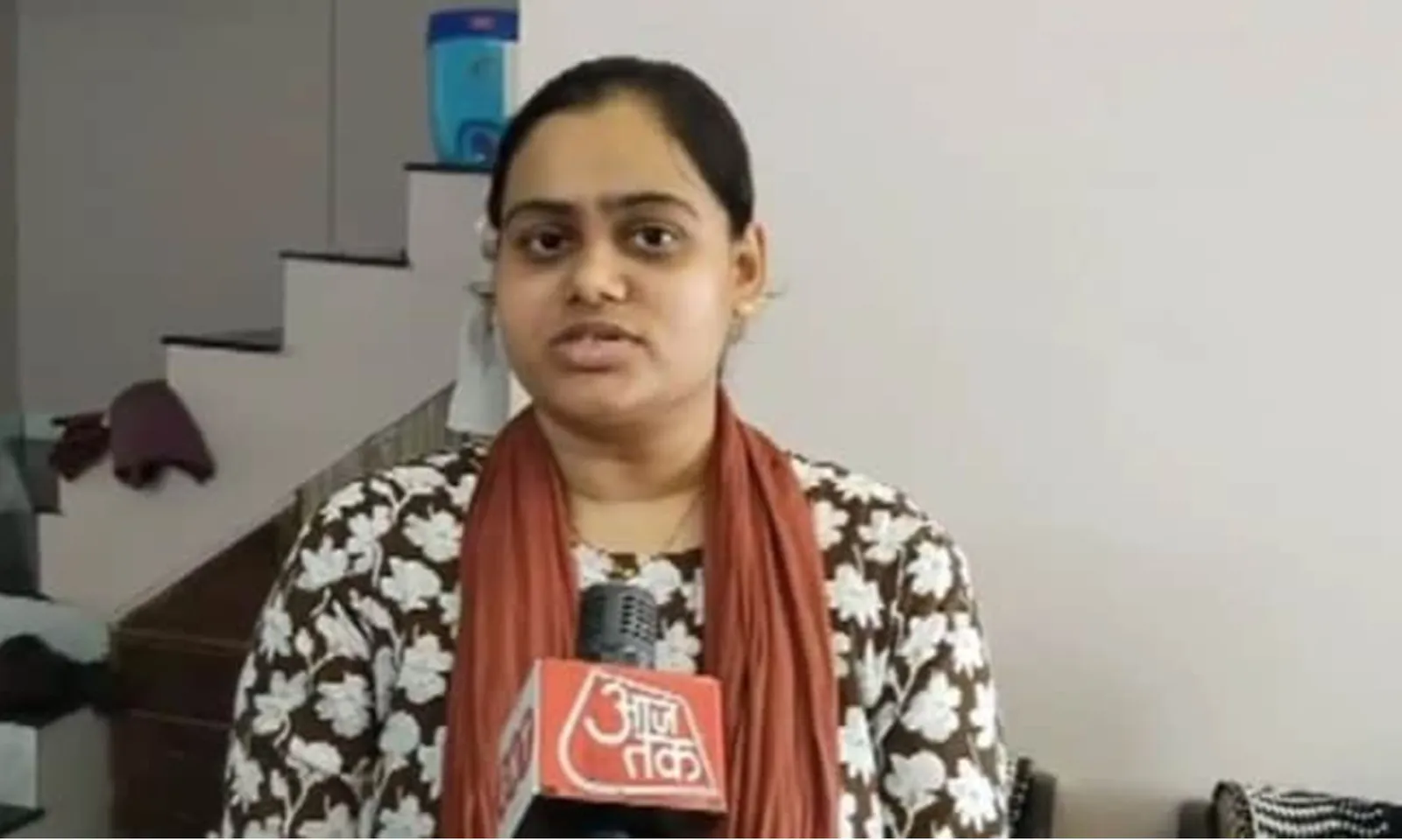 Vụ rơi máy bay tại Ấn Độ: Một phụ nữ may mắn ‘sống sót’ vì bị kẹt xe và lỡ chuyến bay