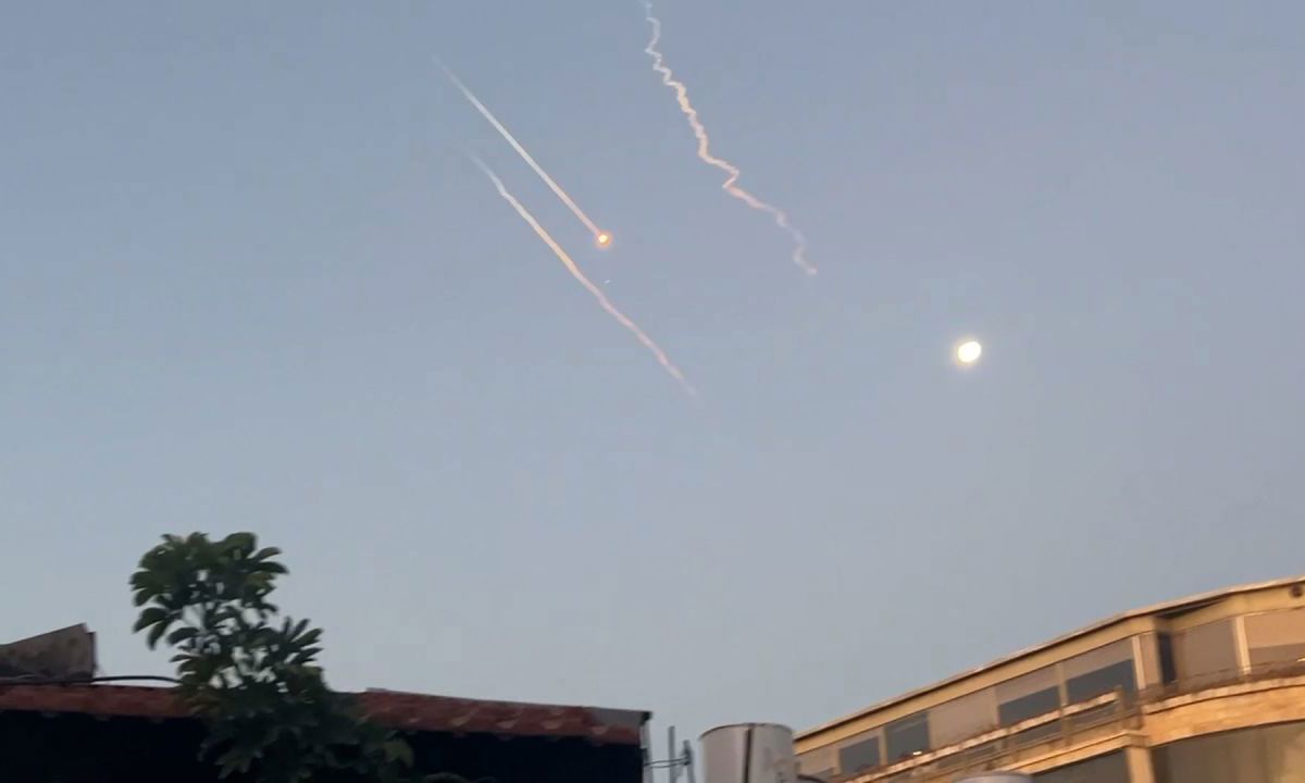 Iran tiếp tục phóng tên lửa vào Israel, ít nhất 4 người thiệt mạng