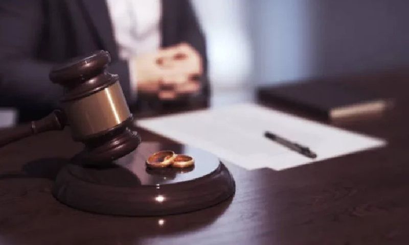 Cụ ông 93 tuổi nộp đơn ly hôn sau 15 năm kết hôn muộn