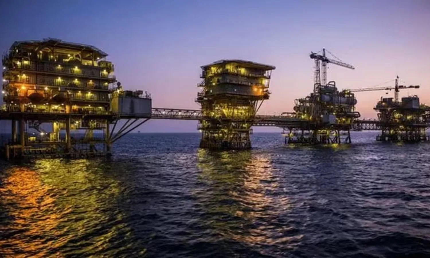 Giá dầu thế giới tiếp tục tăng do căng thẳng tại Trung Đông