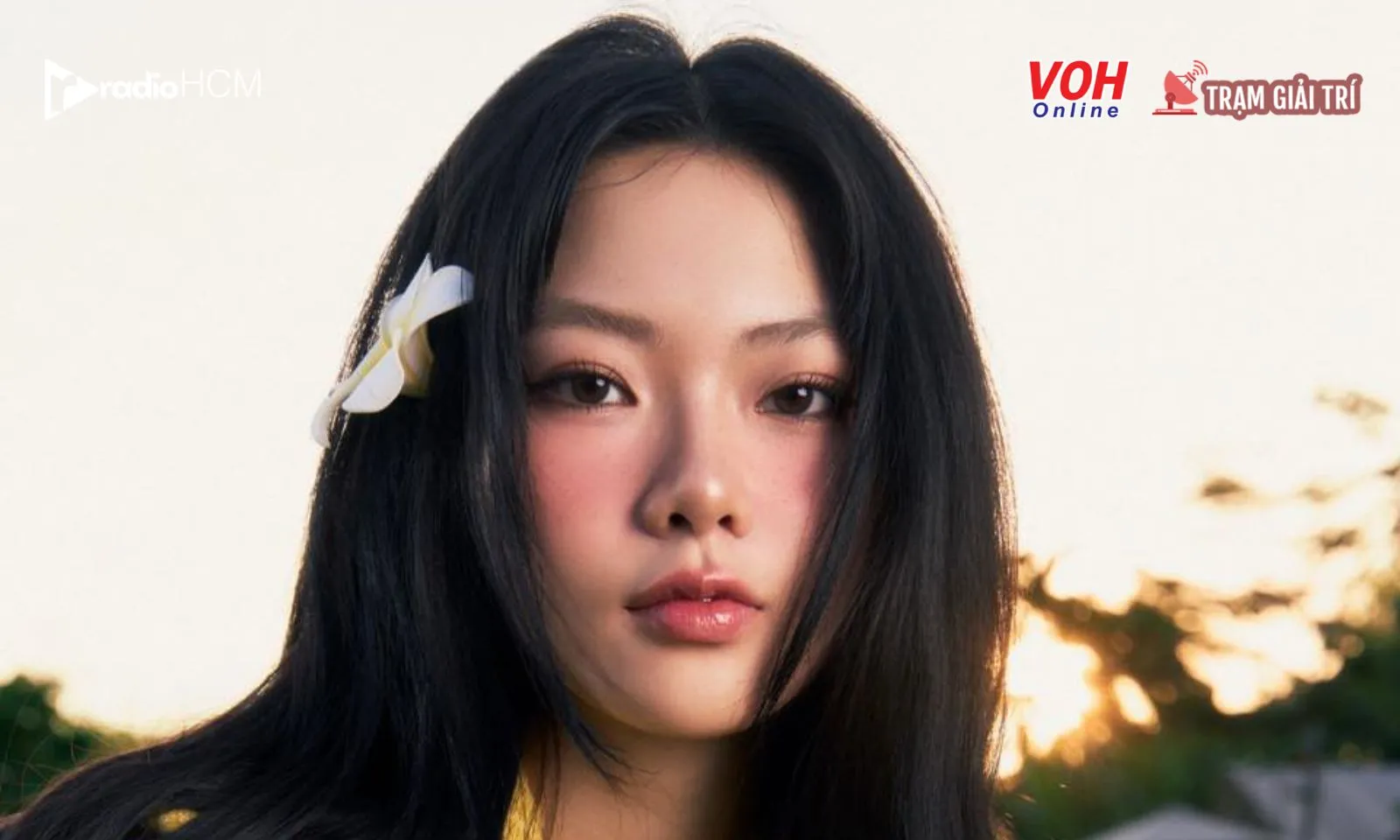 Profile Ánh Sáng AZA: Tỏa sáng tại Em xinh say hi  