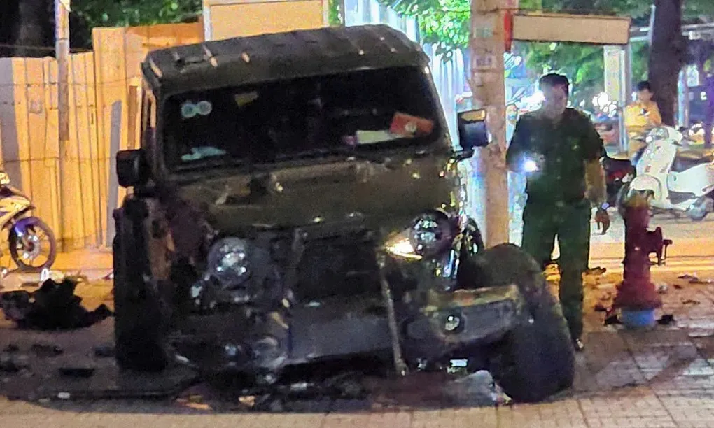 Quận Bình Tân: Lao qua dải phân cách, ô tô tông nhiều xe máy, khiến 2 người tử vong