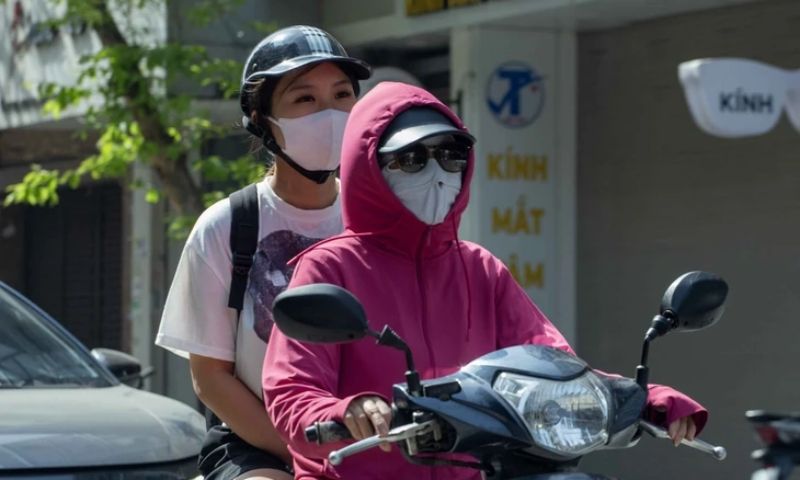 Nam Bộ nắng nóng do áp thấp, chiều vẫn có mưa rào 