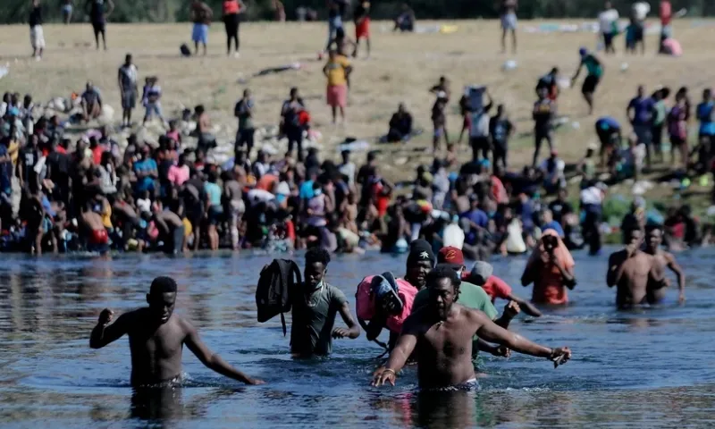 Mỹ mở rộng chiến dịch trục xuất người nhập cư trái phép