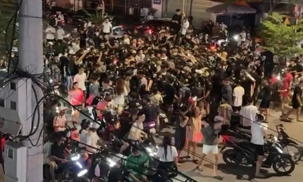 Hàng trăm quái xế náo loạn phố đêm Hải Phòng, mang theo bình xịt hơi cay