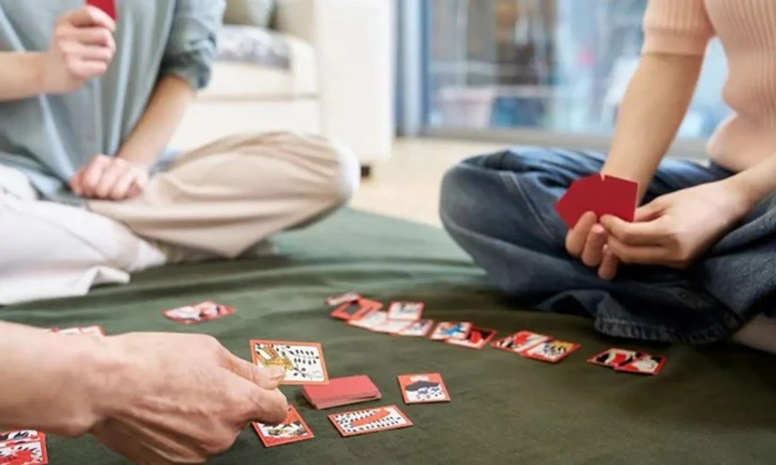 Người đàn ông Hàn Quốc bị truy tố vì đánh bài Go - Stop truyền thống, cược tiền mua gà rán và bia