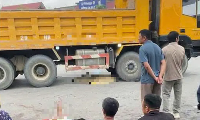 Người đàn ông đi xe máy tử vong dưới gầm xe tải