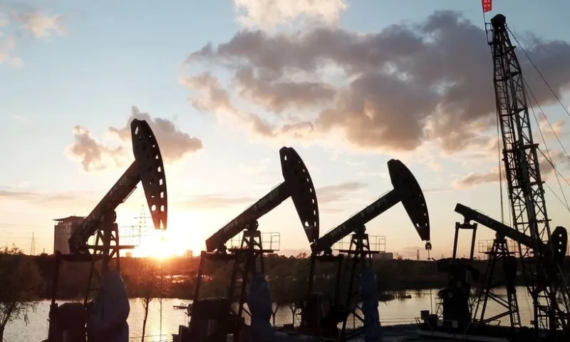 Giá vàng, dầu cùng hạ nhiệt 