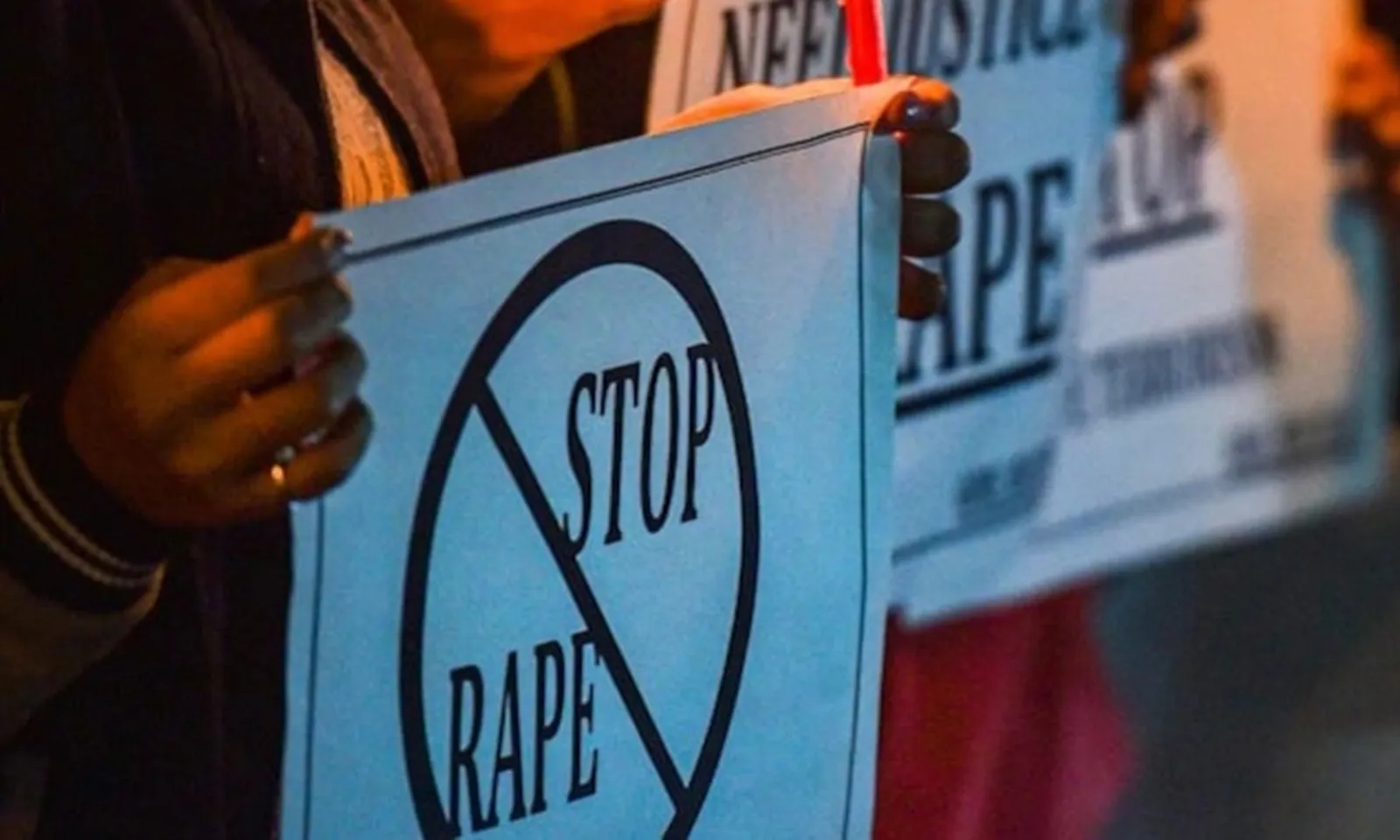 Ấn Độ: Bắt giữ 10 người đàn ông trong vụ hiếp dâm tập thể một nữ sinh