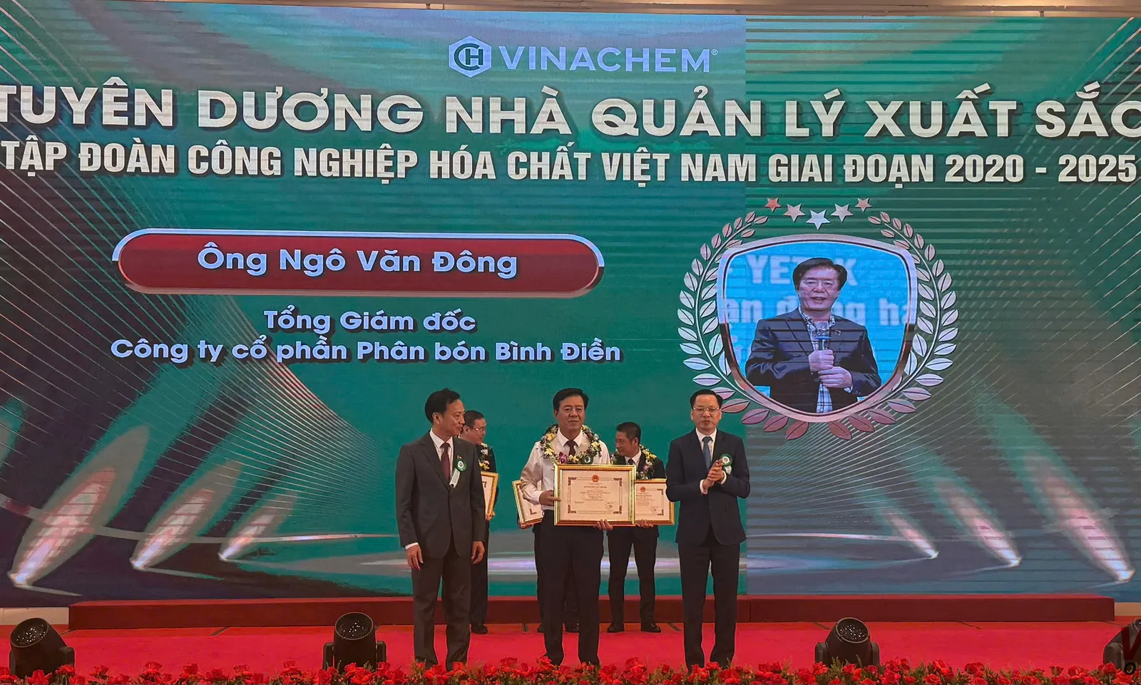 Ông Ngô Văn Đông được vinh danh Nhà lãnh đạo xuất sắc của Tập đoàn Hóa chất Việt Nam
