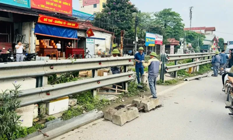 Đóng 5 lối đi tự mở ngang qua đường sắt ở Văn Điển, Hà Nội