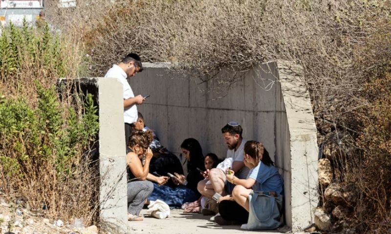 Iran và Israel căng thẳng, làn sóng sơ tán lan khắp Trung Đông