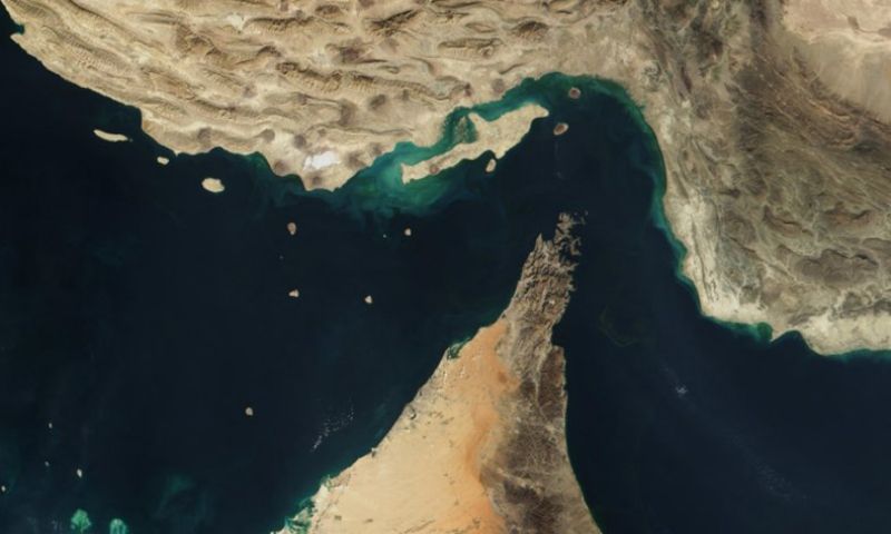 Va chạm tàu chở dầu gần Eo biển Hormuz, 24 người được sơ tán