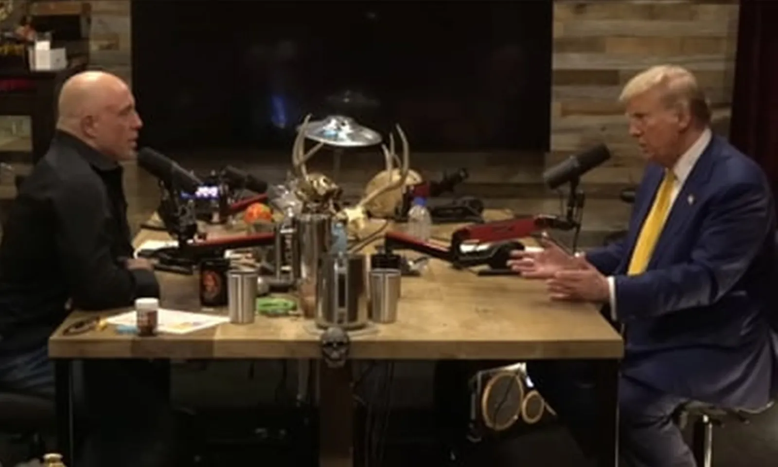 Mạng xã hội vượt qua truyền hình trở thành nguồn tin tức chính ở Mỹ